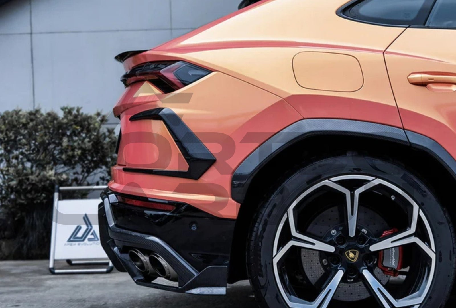 Carbon Fiber T Style Rear Diffuser - Lamborghini Urus (2018+)